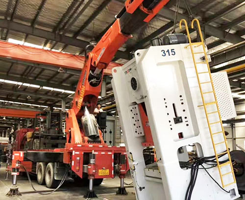 邢台附近随车吊出租，轻松解决运输难题