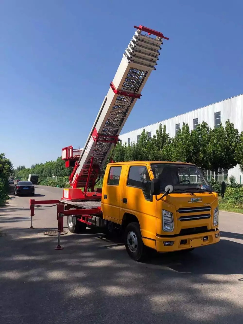 邢台附近的云梯车出租服务：轻松解决高空作业需求