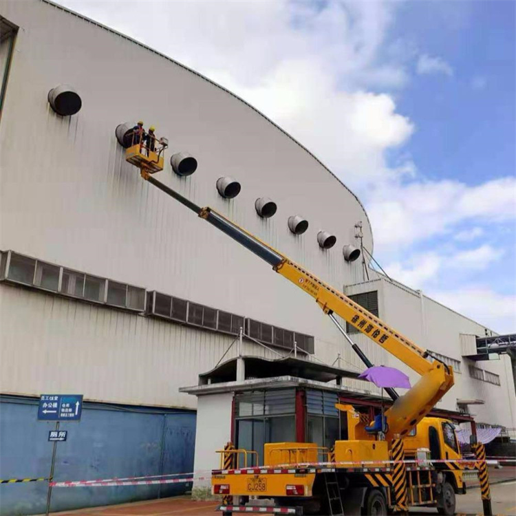 邢台高空作业车出租服务：专业广告牌安装解决方案